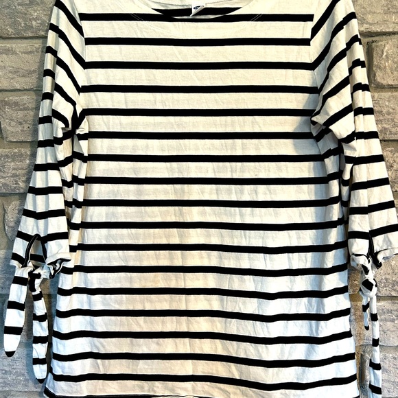 Old Navy Maternity Top Medium - Picture 2 of 5